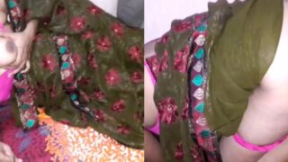 Green saree aunty and her husband has rough sex in the bed