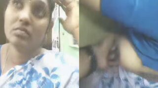 Mobile shop servant aunty shows her desi boobs